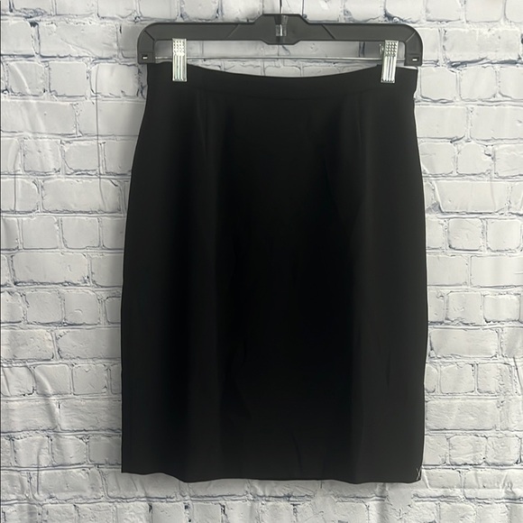 Ann Taylor Elegant Black Skirt Womans Size 4 Petite‎ - Picture 1 of 3